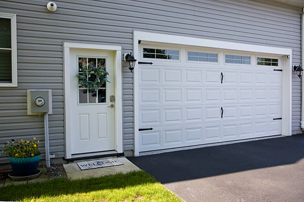 24/7 Emergency Garage Door Panel Replacement experts in Falls Church, VA